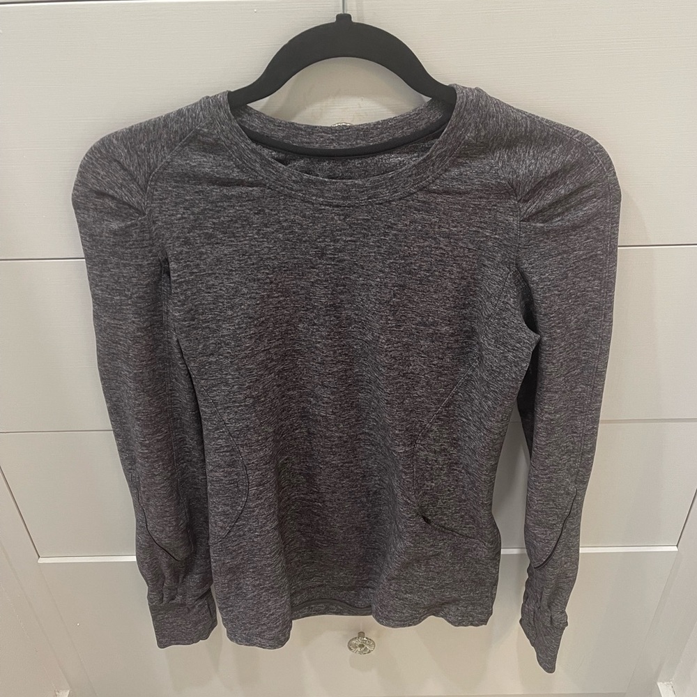 Lululemon Grey women’s pullover top with cute detail size small